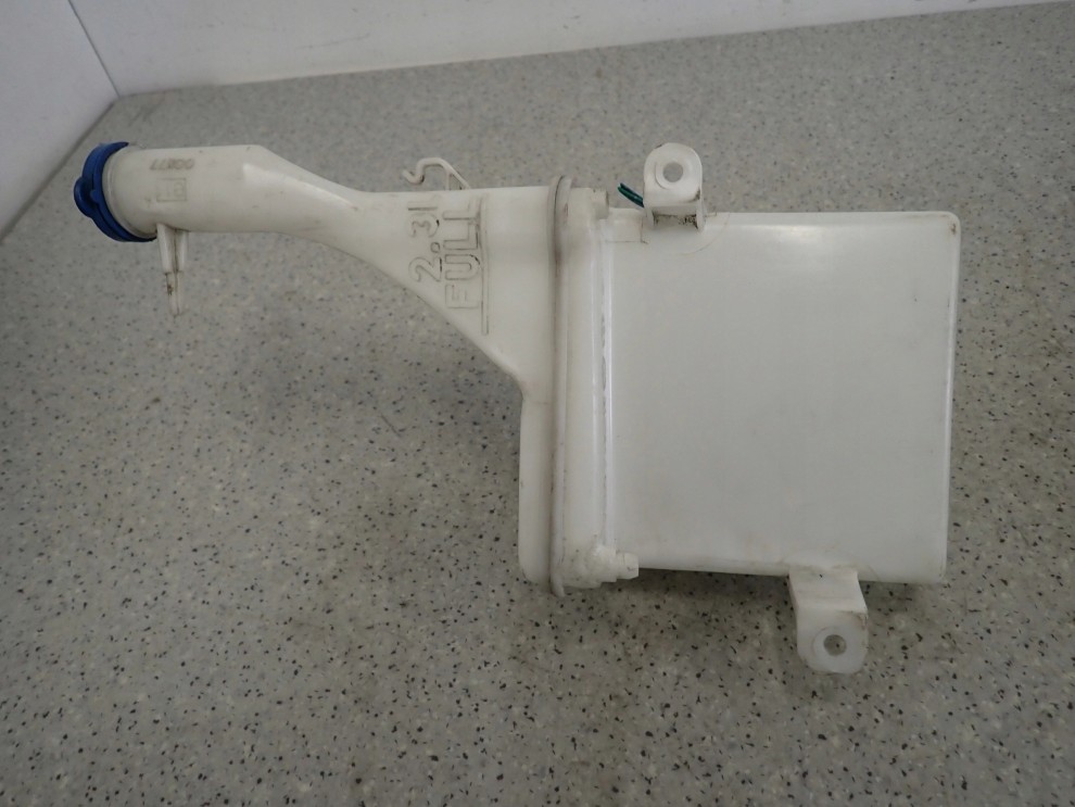 TOYOTA YARIS I FR 99-05 ZBIORNICZEK SPRYSKIWACZY POMPKA 6/8