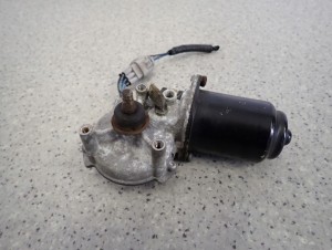 SUZUKI SWIFT 04- MK6 SILNICZEK WYCIERACZEK PRZÓD 4/4 MINIATURA