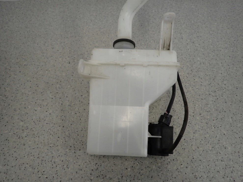 HYUNDAI GETZ 06- ZBIORNICZEK PŁYNU DO SPRYSKIWACZY 3/7