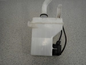 HYUNDAI GETZ 06- ZBIORNICZEK PŁYNU DO SPRYSKIWACZY 3/7 MINIATURA