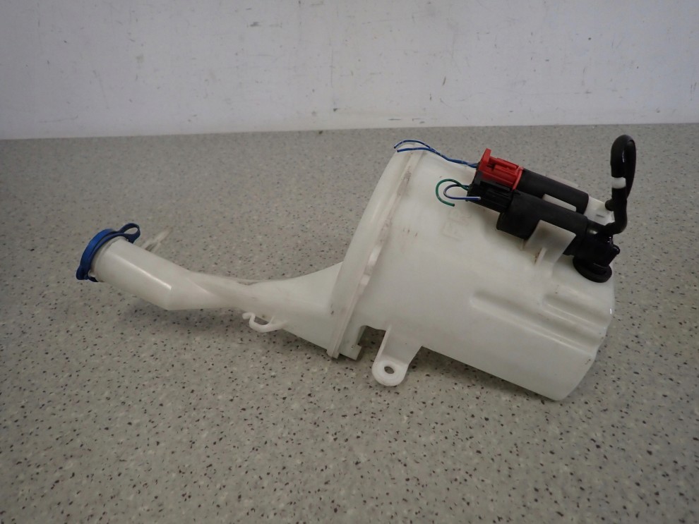 TOYOTA YARIS I FR 99-05 ZBIORNICZEK SPRYSKIWACZY POMPKA 4/7