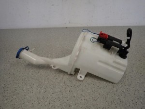 TOYOTA YARIS I FR 99-05 ZBIORNICZEK SPRYSKIWACZY POMPKA 4/7 MINIATURA