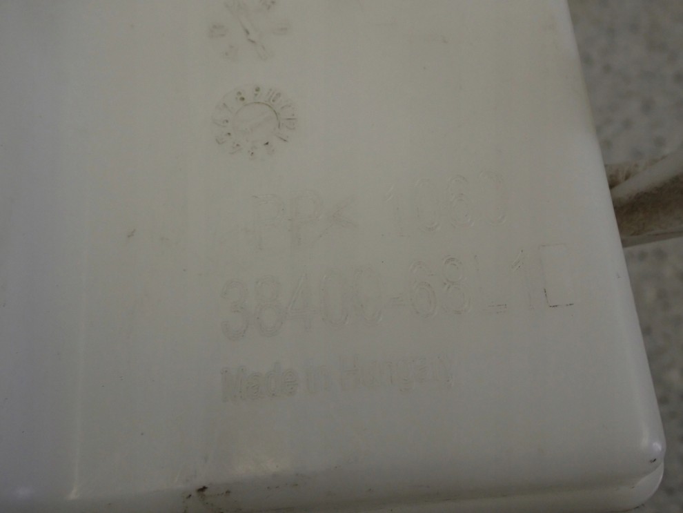 SUZUKI SWIFT MK7 10- ZBIORNICZEK PŁYNU DO SPRYSKIWACZY 4/8