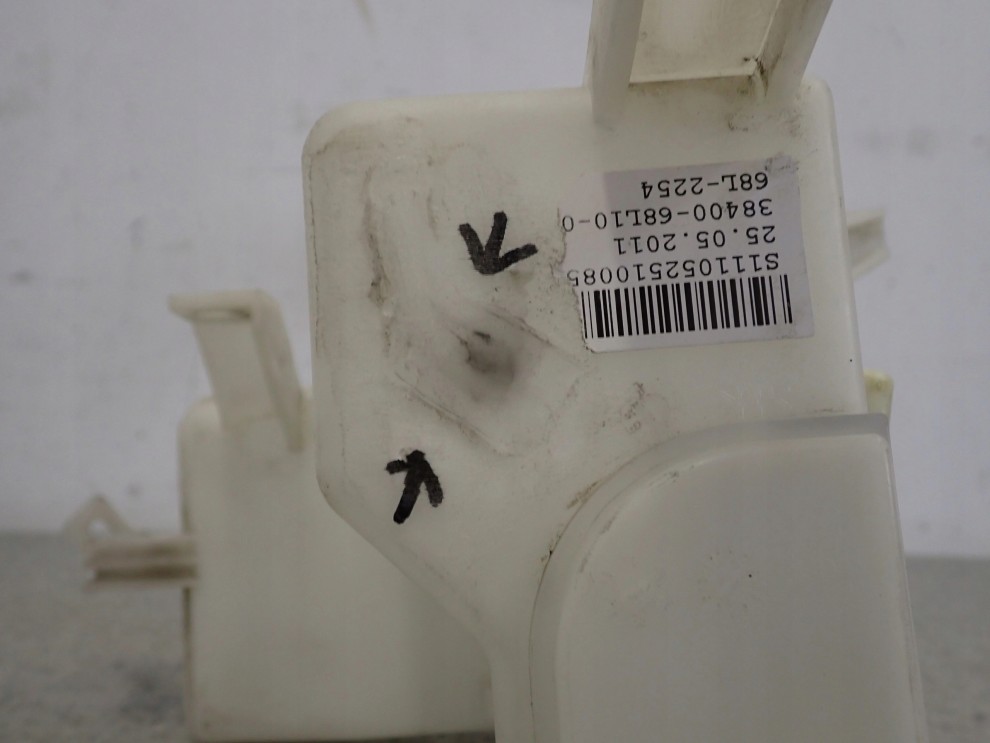 SUZUKI SWIFT MK7 10- ZBIORNICZEK PŁYNU DO SPRYSKIWACZY 7/8