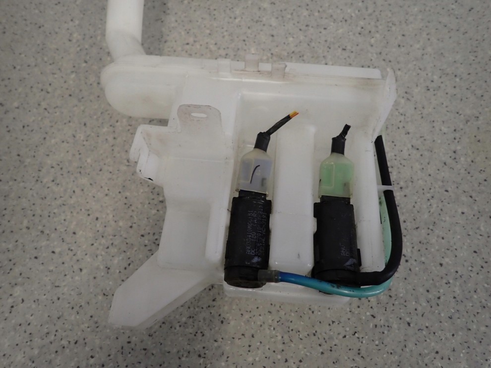 SUZUKI ALTO NISSAN PIXO 09- ZBIORNICZEK ZBIORNIK SPRYSKIWACZA POMPKI 2/5