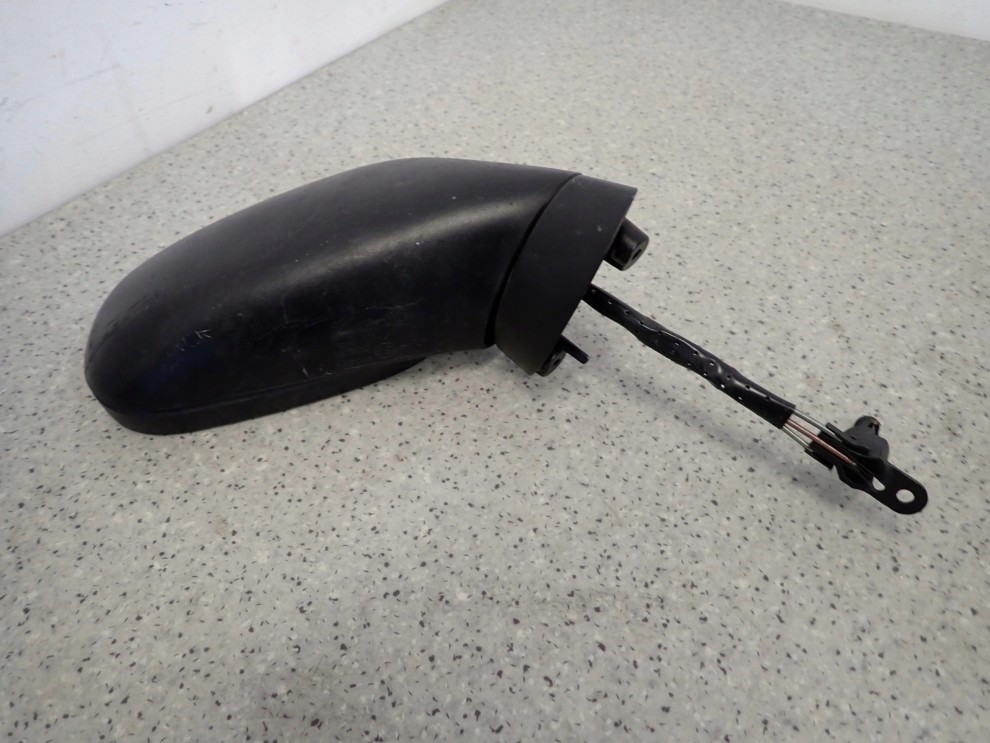 MITSUBISHI CARISMA 96-04 LUSTERKO PRAWE MANUALNE 3/6