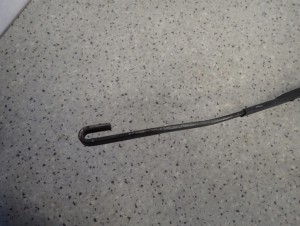 KIA CARENS II 02-06 RAMIE WYCIERACZKI PRZEDNIE PRAWE 2/4 MINIATURA