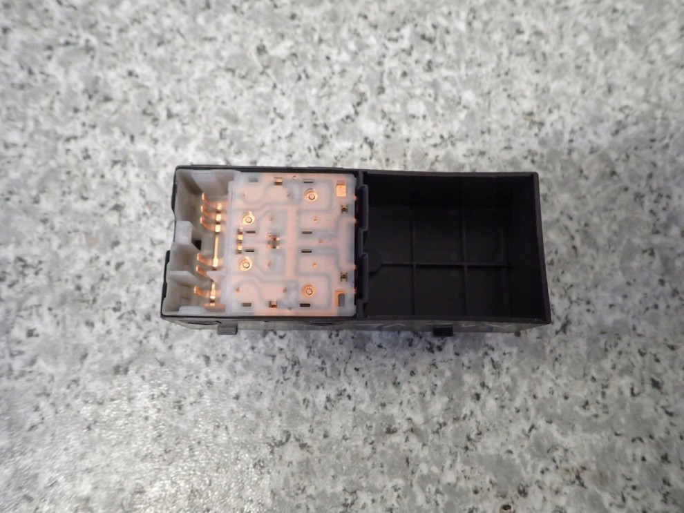 NISSAN MICRA K12 02-10 PANEL SZYB PRZEDNI LEWY 3/5