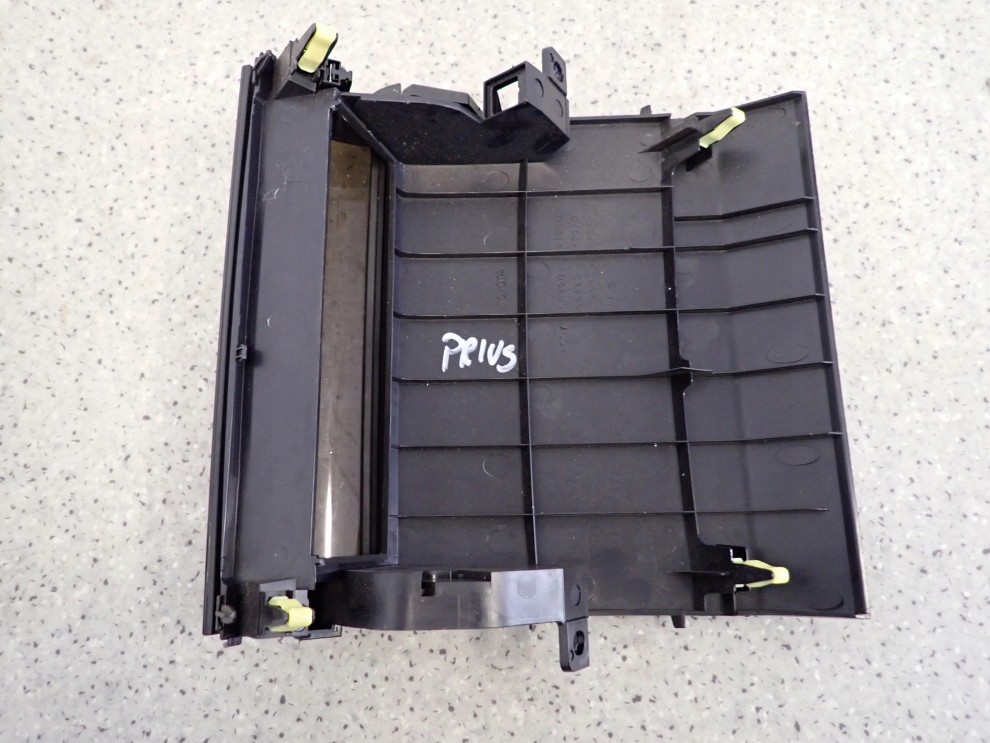 TOYOTA PRIUS II 03-09 SCHOWEK DESKI ROZDZIELCZEJ 3/4
