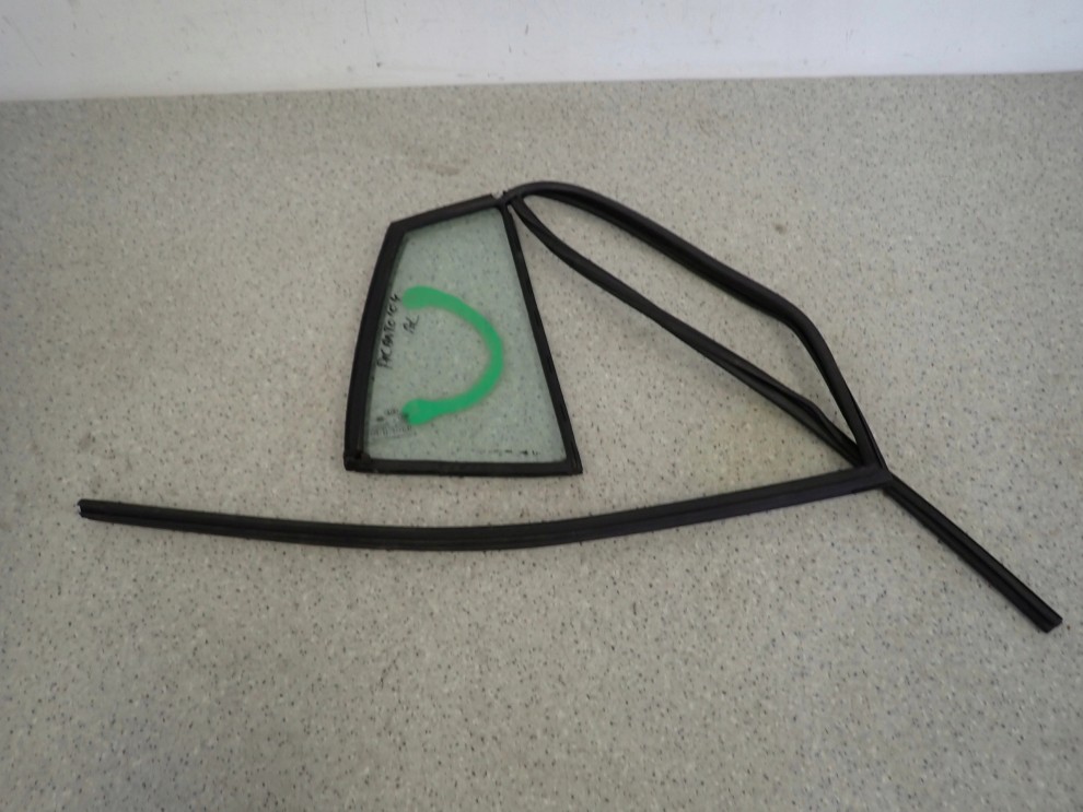 KIA PICANTO 04- SZYBA TYLNA LEWA USZCZELKA 3/3