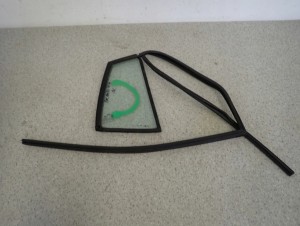 KIA PICANTO 04- SZYBA TYLNA LEWA USZCZELKA 3/3 MINIATURA