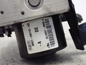 MAZDA 3 MAZDA3 BK 1.4 BENZYNA 03-08 POMPA ABS 7/8 MINIATURA