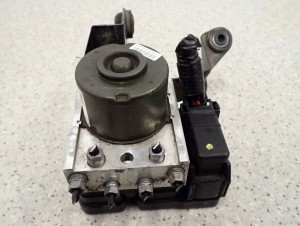 MAZDA 3 MAZDA3 BK 1.4 BENZYNA 03-08 POMPA ABS 8/8 MINIATURA