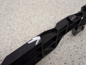 SUZUKI SWIFT 04- ŚLIZG ZDERZAKA PRZEDNI PRAWY 4/5 MINIATURA