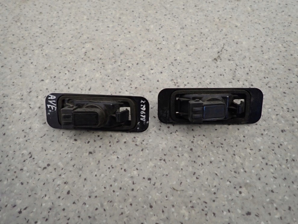 TOYOTA AVENSIS T25 5d 03- LAMPKA OŚWIETLENIA TABLICY REJESTRACYJNEJ 3/3