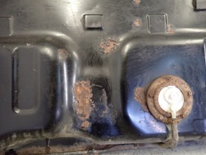 KIA CARENS III 06-11 BAK ZBIORNIK PALIWA 31100-1D200 7/12 MINIATURA