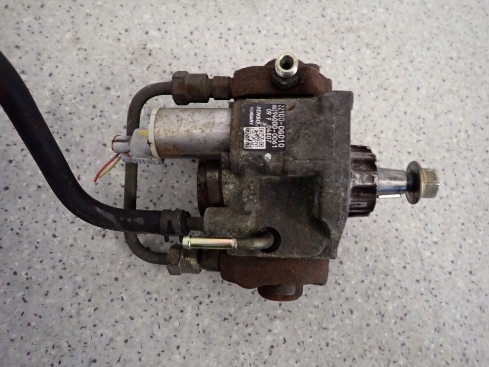 TOYOTA AVENSIS COROLLA 02-05 2.0 D 116 KM POMPA WTRYSKOWA 2/6