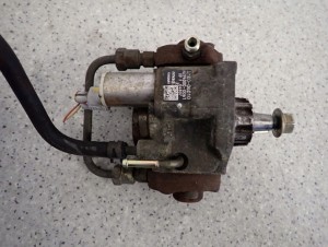 TOYOTA AVENSIS COROLLA 02-05 2.0 D 116 KM POMPA WTRYSKOWA 2/6 MINIATURA