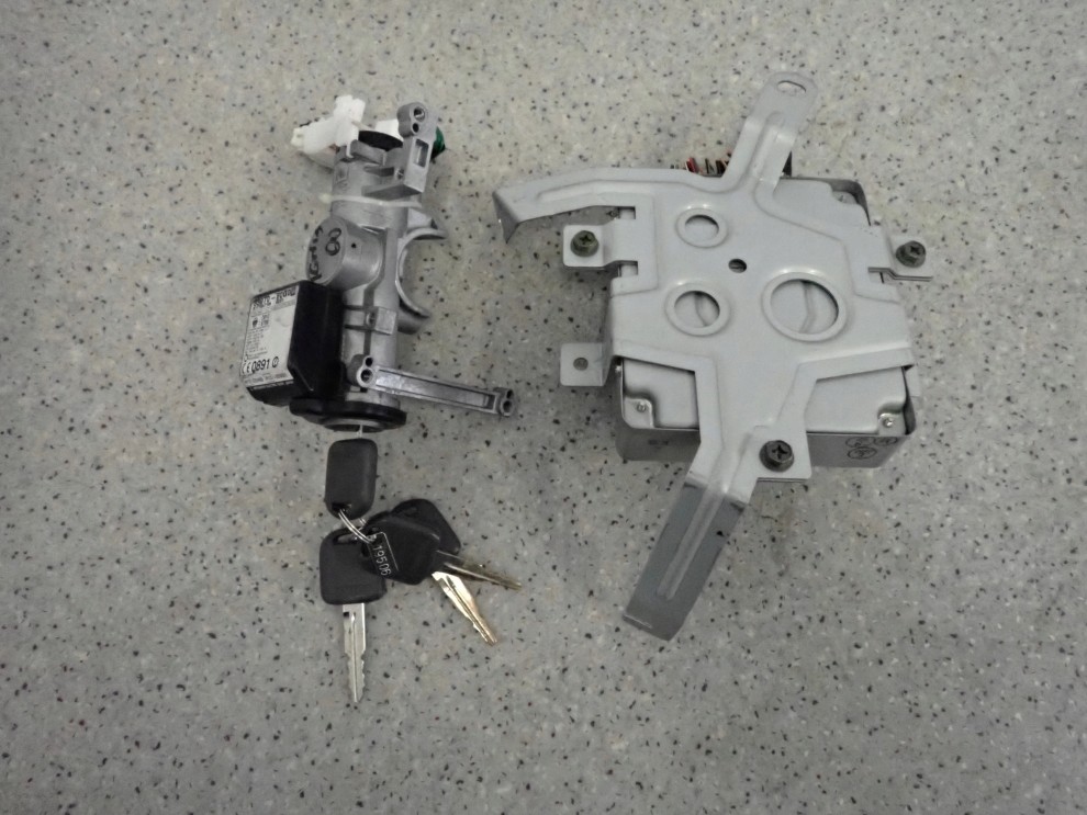 SUZUKI IGNIS 1.3i 00-03 ZESTAW STARTOWY STEROWNIK STACYJKA 4/6