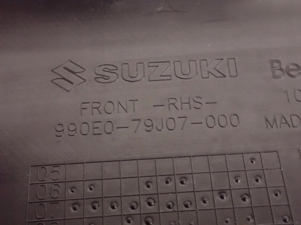 SUZUKI SX4 06-13 LISTWA DRZWI PRZEDNIA PRAWA 4/5