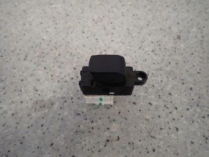 SUZUKI SWIFT MK7 10- PRZEŁĄCZNIK SZYBY PRZEDNI PRAWY