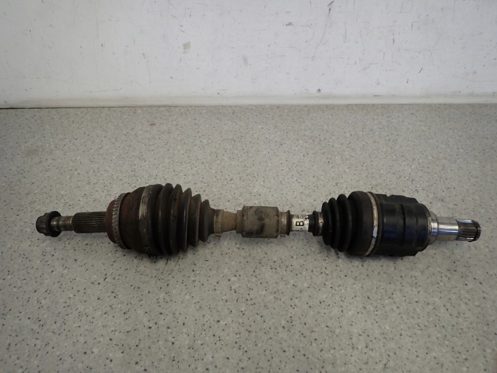 TOYOTA AVENSIS T25 2.2 D4D 03-08 PÓŁOŚ PRZEDNIA LEWA 1/5