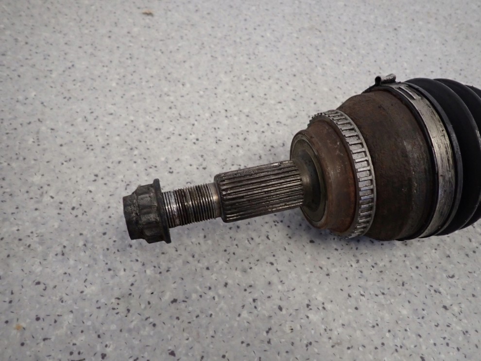 TOYOTA AVENSIS T25 2.2 D4D 03-08 PÓŁOŚ PRZEDNIA LEWA 3/5