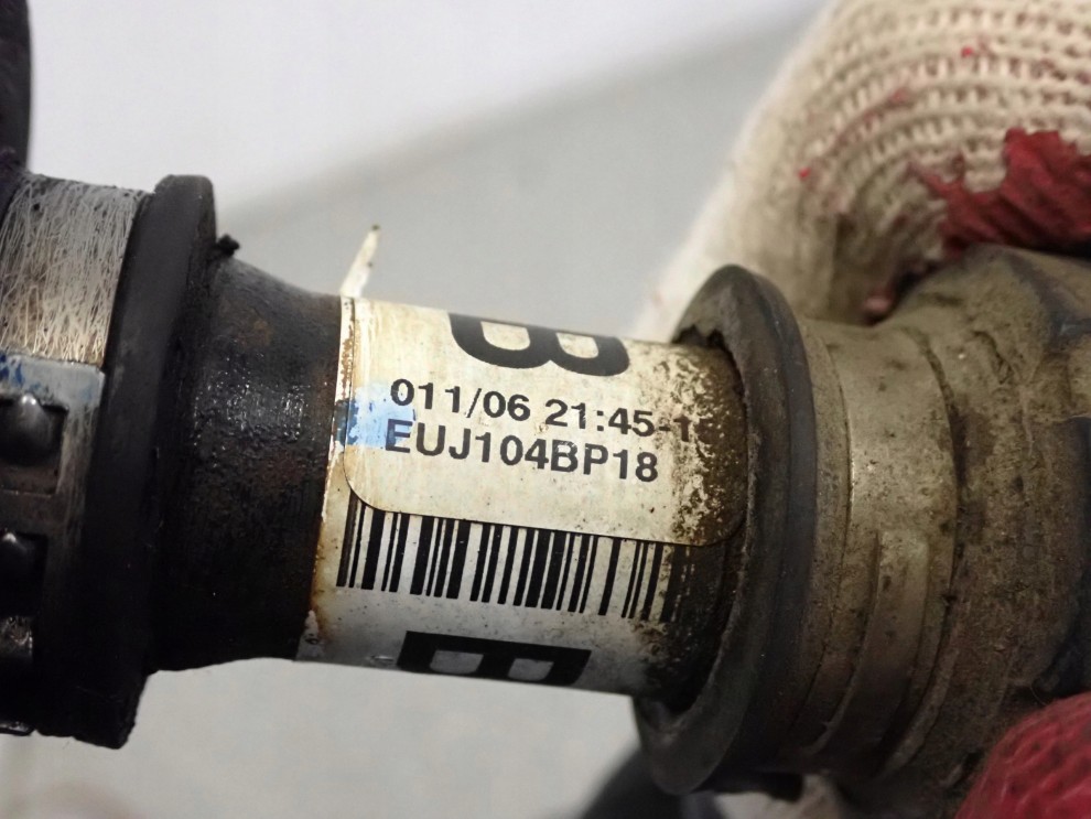 TOYOTA AVENSIS T25 2.2 D4D 03-08 PÓŁOŚ PRZEDNIA LEWA 5/5