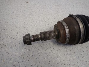 TOYOTA AVENSIS T25 2.2 D4D 03-08 PÓŁOŚ PRZEDNIA LEWA 3/5 MINIATURA