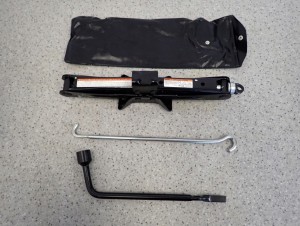 TOYOTA LEWAREK PODNOŚNIK SAMOCHODOWY KLUCZ DO KÓŁ NOWY ORYGINAŁ