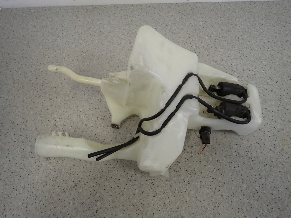 MITSUBISHI CARISMA 99- ZBIORNICZEK PŁYNU DO SPRYSKIWACZY 1/6