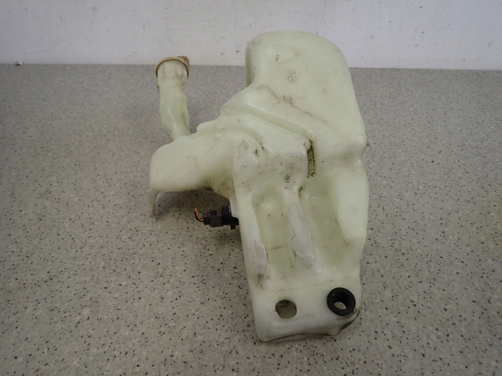 MITSUBISHI CARISMA 96- ZBIORNICZEK PŁYNU DO SPRYSKIWACZY 2/4