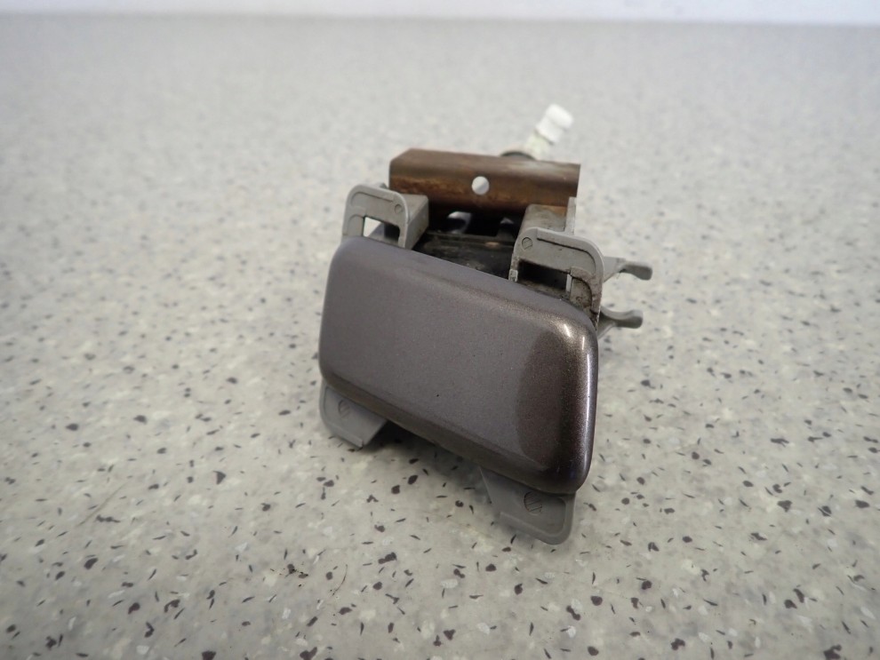 MITSUBISHI ASX 10-16 SPRYSKIWACZ REFLEKTORA PRZEDNI LEWY C06A 3/8