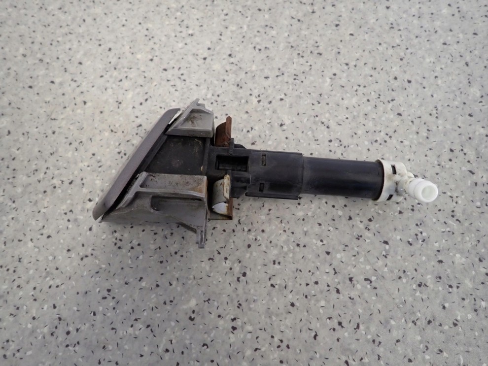 MITSUBISHI ASX 10-16 SPRYSKIWACZ REFLEKTORA PRZEDNI LEWY C06A 5/8