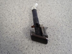 MITSUBISHI ASX 10-16 SPRYSKIWACZ REFLEKTORA PRZEDNI LEWY C06A 4/8 MINIATURA