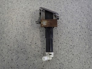 MITSUBISHI ASX 10-16 SPRYSKIWACZ REFLEKTORA PRZEDNI LEWY C06A 7/8 MINIATURA