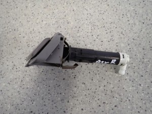 MITSUBISHI ASX 10-16 SPRYSKIWACZ REFLEKTORA PRZEDNI PRAWY C06A 7/7 MINIATURA