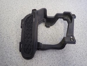 MITSUBISHI ASX 10-13 KRATKA ZDERZAKA UCHWYT HALOGENU LEWY 2/5 MINIATURA