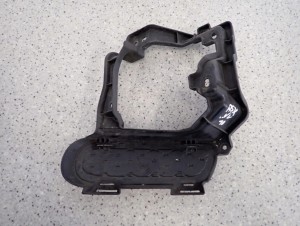 MITSUBISHI ASX 10-13 KRATKA ZDERZAKA UCHWYT HALOGENU LEWY 4/5 MINIATURA