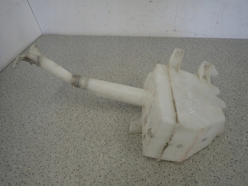 NISSAN XTRAIL T30 01- ZBIORNICZEK PŁYNU DO SPRYSKIWACZY 1/5