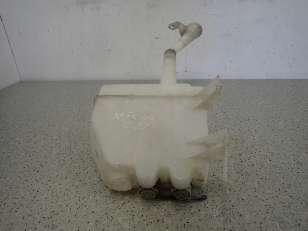 NISSAN XTRAIL T30 01- ZBIORNICZEK PŁYNU DO SPRYSKIWACZY 3/5