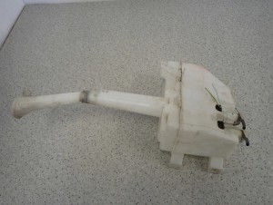 NISSAN XTRAIL T30 01- ZBIORNICZEK PŁYNU DO SPRYSKIWACZY 4/5 MINIATURA