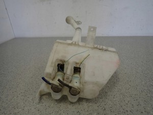 NISSAN XTRAIL T30 01- ZBIORNICZEK PŁYNU DO SPRYSKIWACZY 5/5 MINIATURA