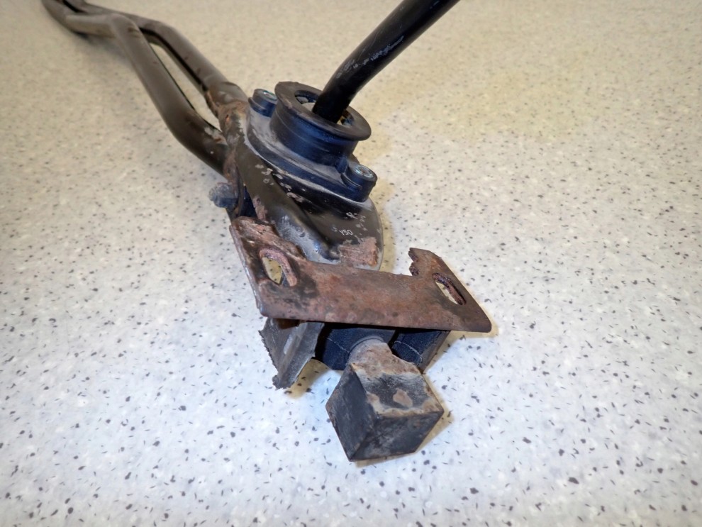 NISSAN ALMERA N16 00-06 1.5 1.8 BENZYNA DŹWIGNIA DRĄŻKI ZMIANY BIEGÓW 6/8