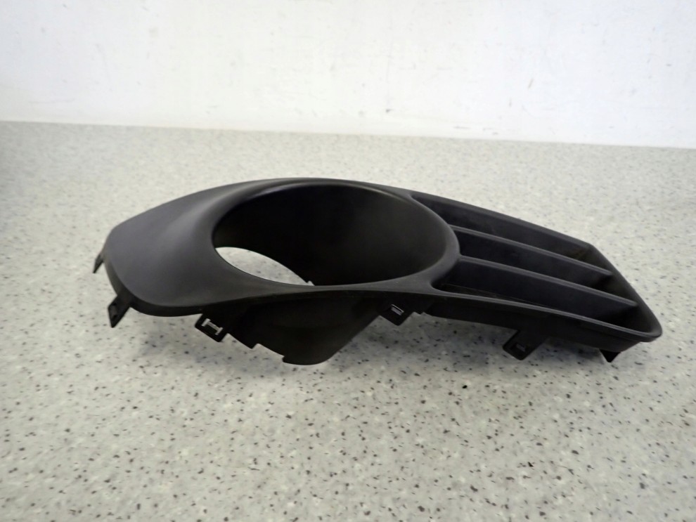 SUZUKI SX4 06-09 KRATKA HALOGENU PRZEDNIA PRAWA 6/7