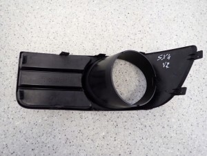 SUZUKI SX4 06-09 KRATKA HALOGENU PRZEDNIA PRAWA 7/7 MINIATURA