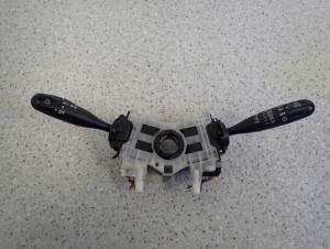 SUZUKI JIMNY 04- PRZEŁĄCZNIK ZESPOLONY ŚWIATEŁ WYCIERACZEK