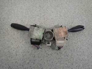 SUZUKI JIMNY 04- PRZEŁĄCZNIK ZESPOLONY ŚWIATEŁ WYCIERACZEK 4/5 MINIATURA