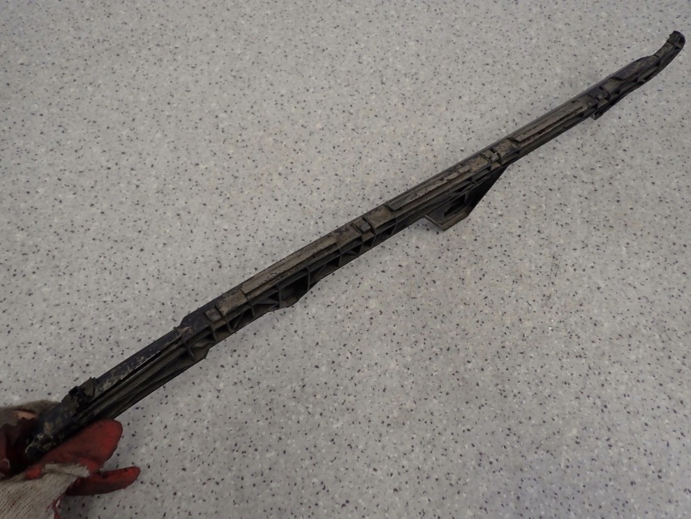 TOYOTA AVENSIS T25 KOMBI 02- ŚLIZG ZDERZAKA TYLNY LEWY 5/5