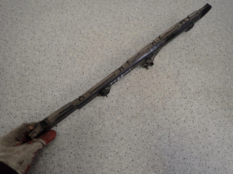 TOYOTA AVENSIS T25 KOMBI 02- ŚLIZG ZDERZAKA TYLNY PRAWY 2/4